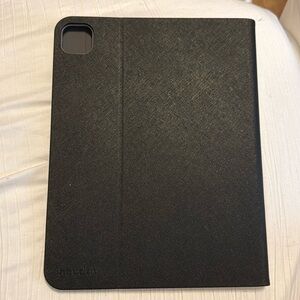 It is an iPad Pro 11 inch case